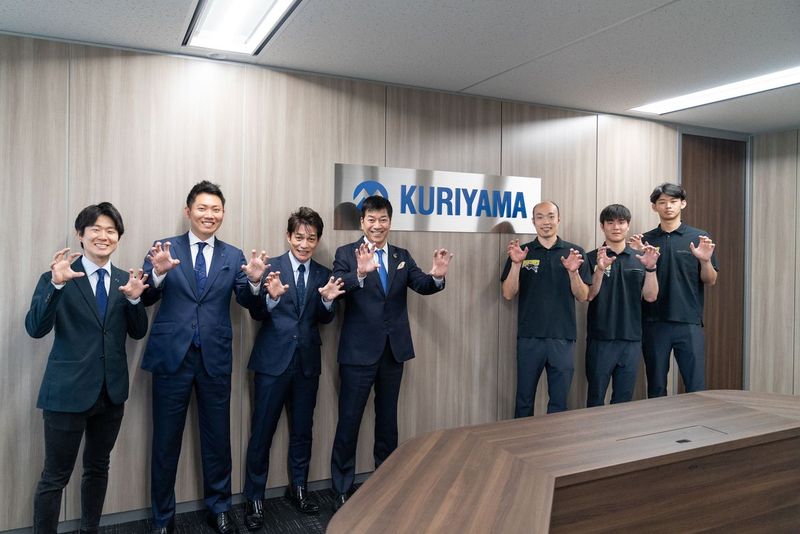 「パナソニックパンサーズ」とクリヤマジャパン(株)の集合写真